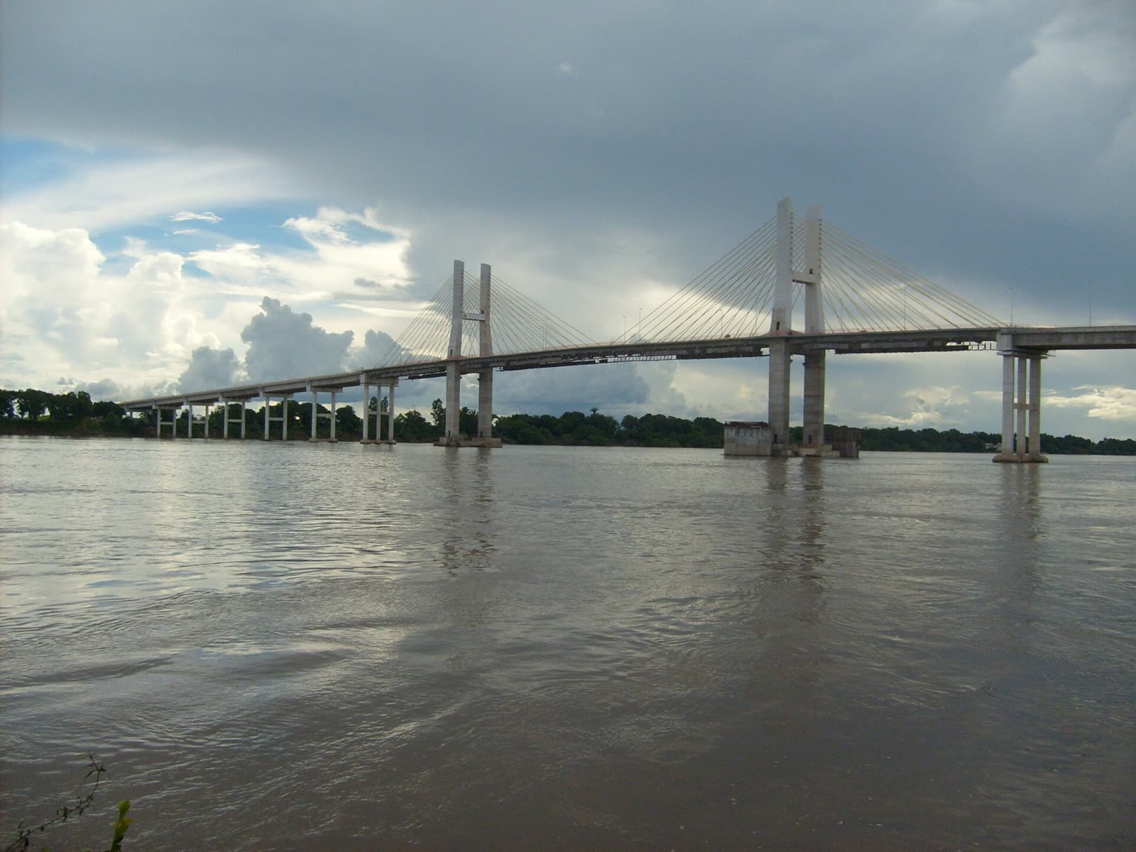 Ponte estaiada sobre o Rio Tocantins em Imperatriz
